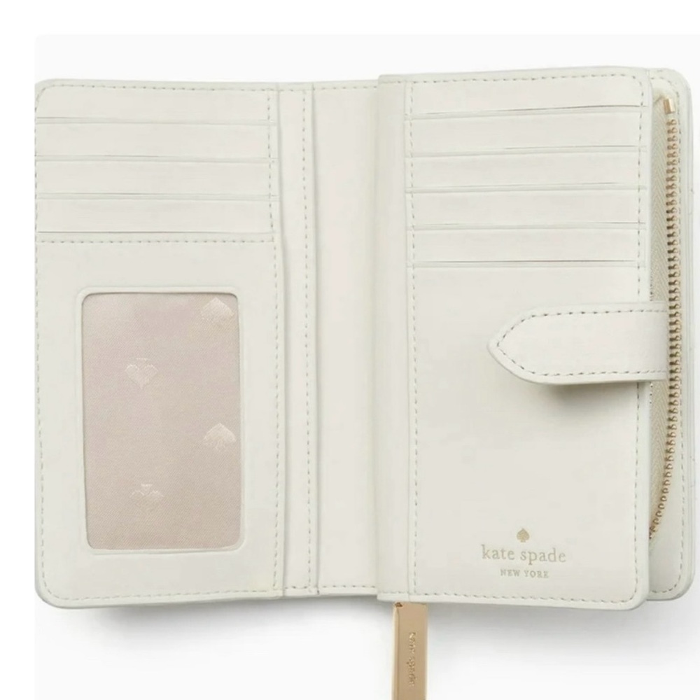 Kate Spade Women Wallet Carey Wallet in Smooth Quilted Leather - Picture 2 of 6